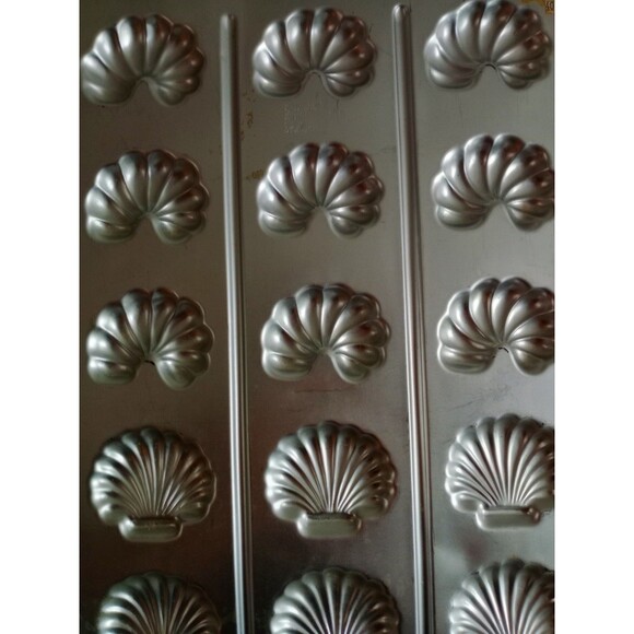 Vintage Wilton Cookie "Seashell" Mold Metal Tray - Picture 3 of 5